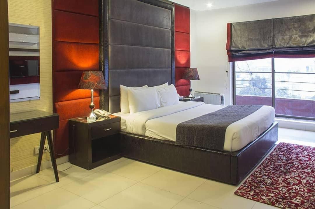 Maisonette Hotel & Apartments Лахор Екстер'єр фото