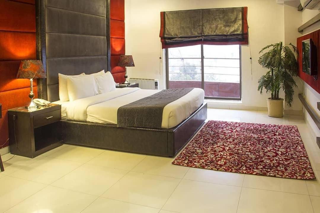 Maisonette Hotel & Apartments Лахор Екстер'єр фото
