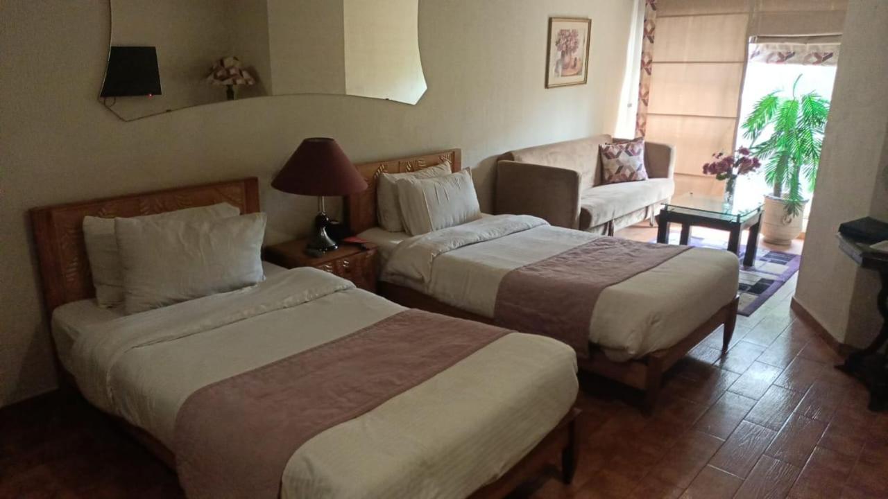 Maisonette Hotel & Apartments Лахор Екстер'єр фото