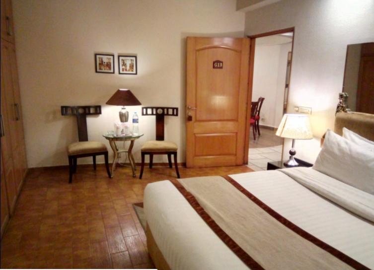 Maisonette Hotel & Apartments Лахор Екстер'єр фото