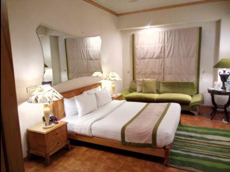 Maisonette Hotel & Apartments Лахор Екстер'єр фото